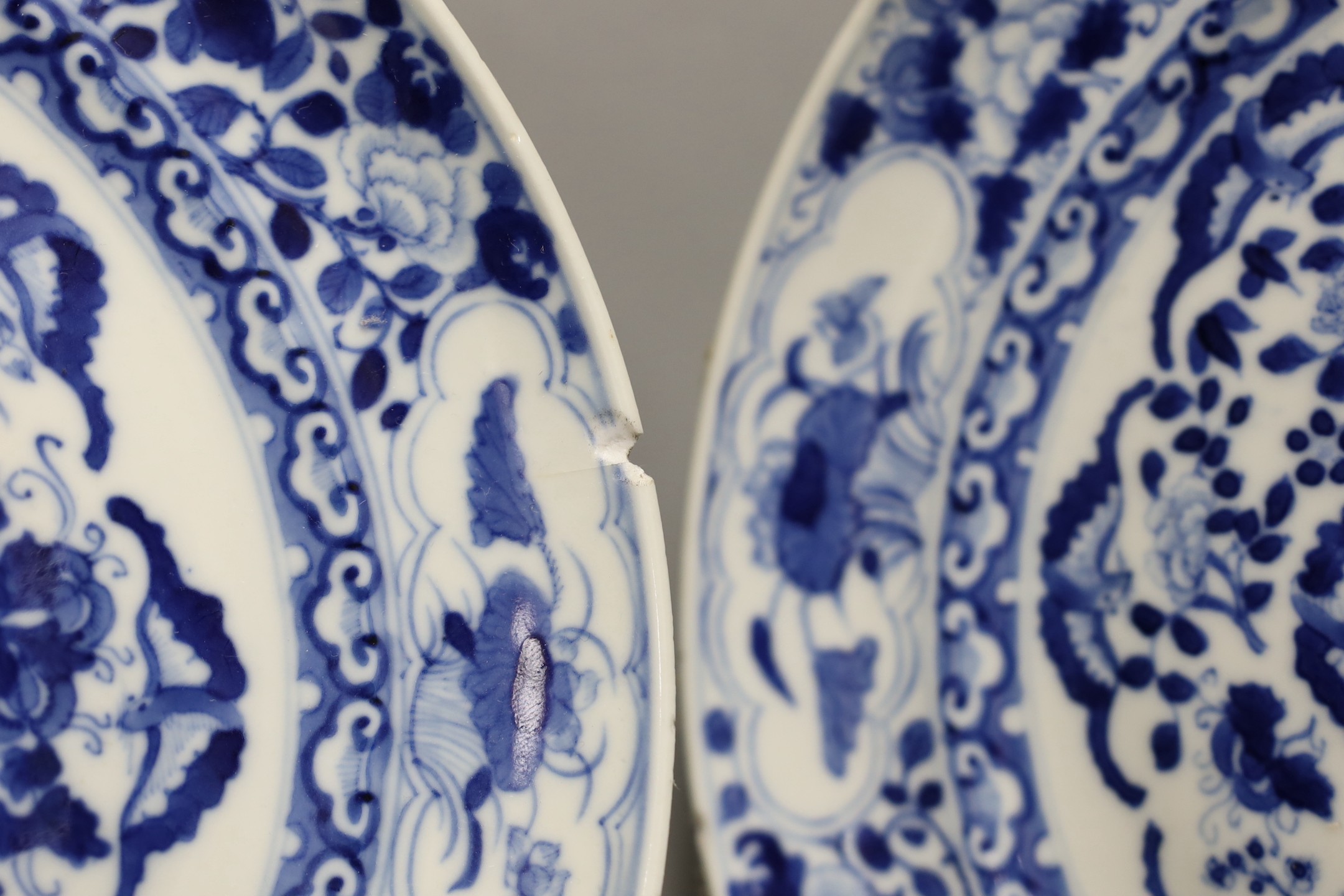 A pair of 19th century Chinese blue and white dishes, 26cms diameter